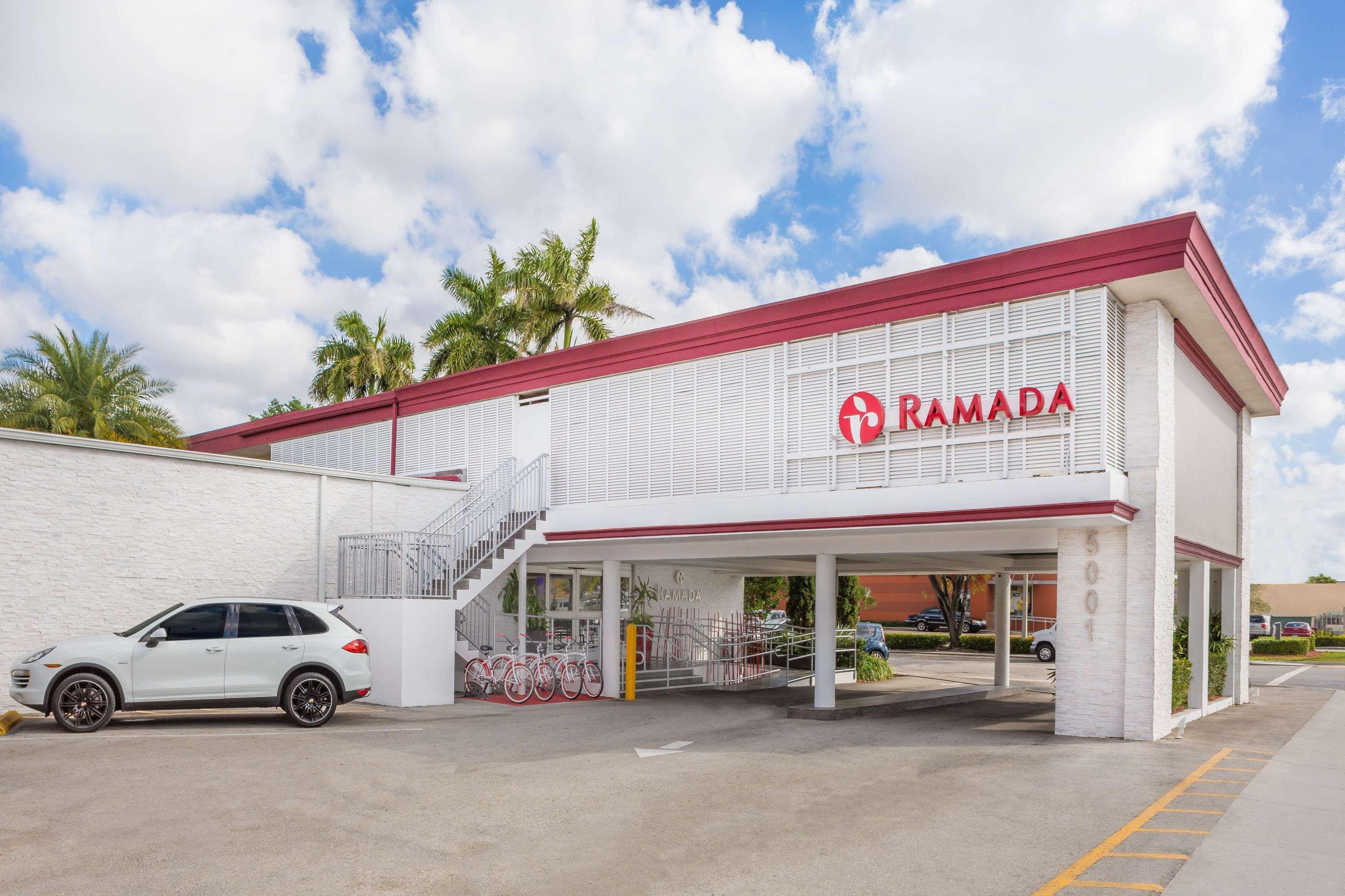 Hotel Ramada By Wyndham Miami Springs/Miami International Airport Esterno foto