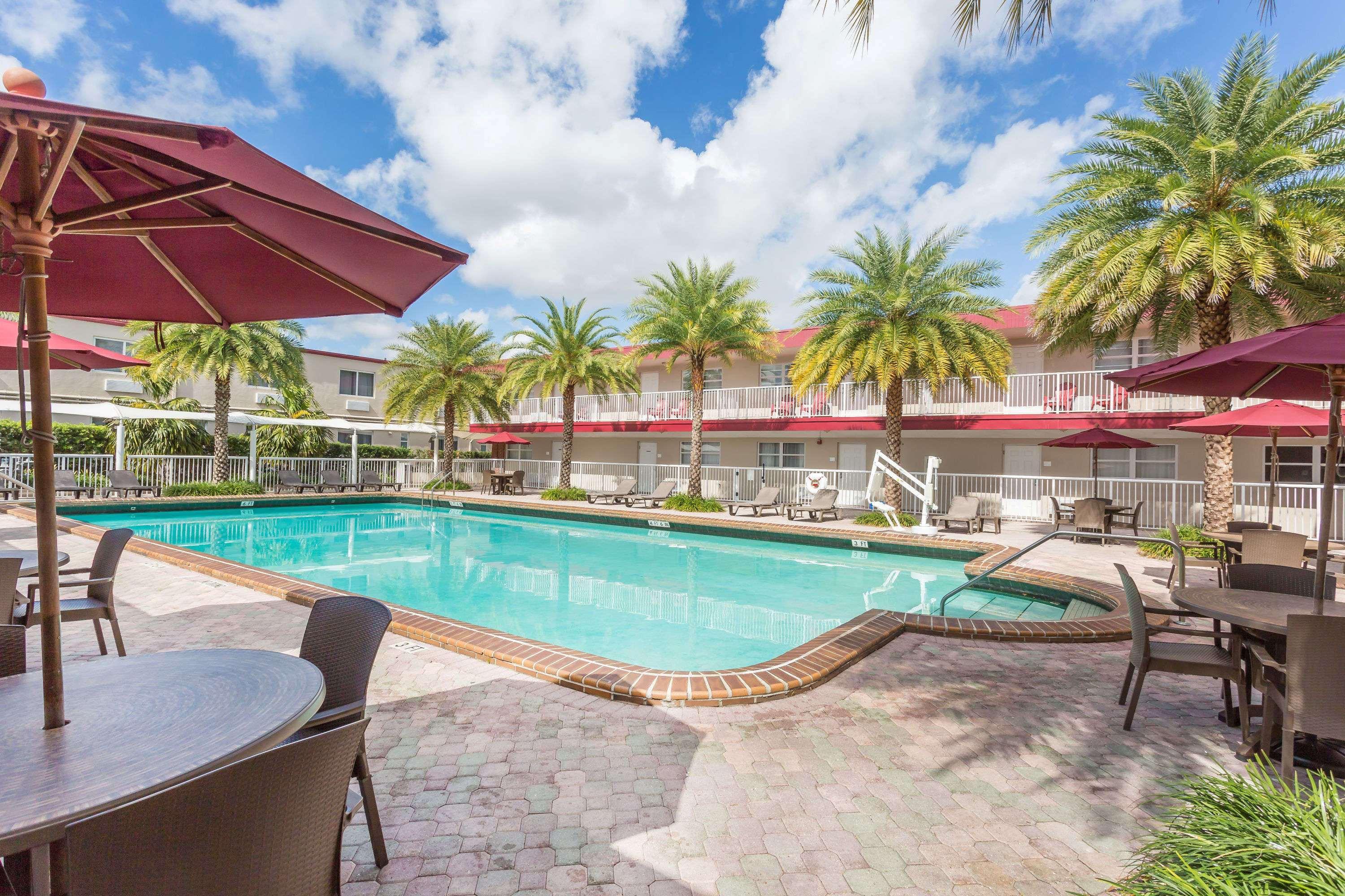 Hotel Ramada By Wyndham Miami Springs/Miami International Airport Esterno foto