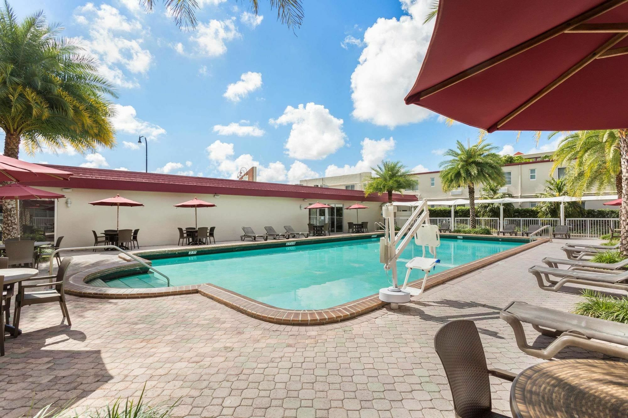 Hotel Ramada By Wyndham Miami Springs/Miami International Airport Esterno foto